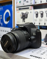 Câmera Canon EOS 250D com lente kit 18-55mm