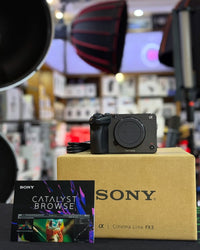 Câmera Sony FX3 Seminova – Completa!