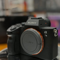 Câmera Sony A7 III – Seminova com Caixa!