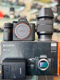 Câmera Sony A7R III – Corpo + Lente 28–70mm Sony (Seminova)